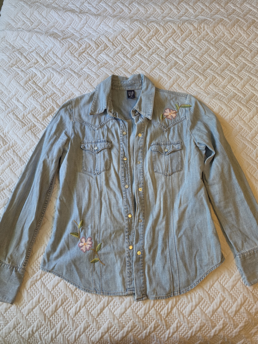 GAP Light Blue Denim Jacket with Pink Floral Embroidery - Picture 4 of 4